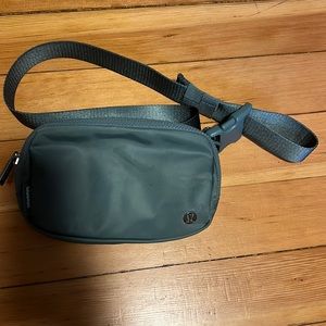 Teal Lulu belt bag